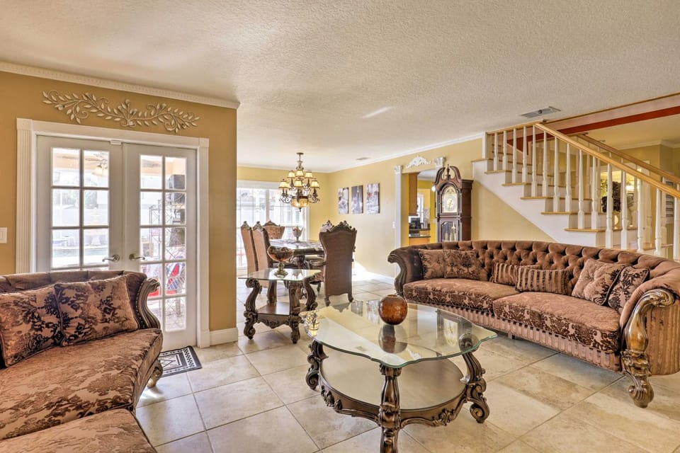Cozy Home in Heart of Tampa w/ Lanai & Pool! House in Town N Country