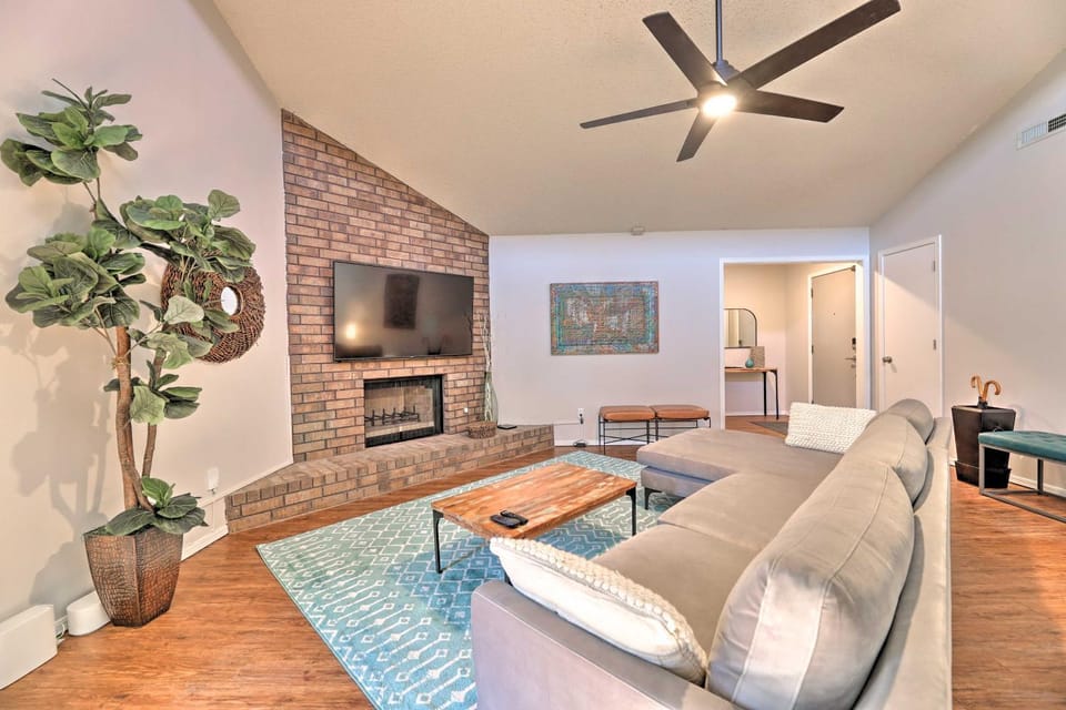 Modern Fayetteville Home < 1 Mi to U of A! House in Fayetteville