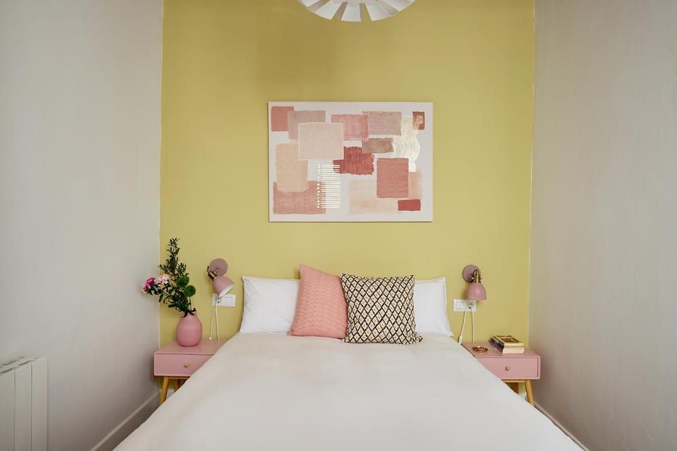 Photo of the whole room, Bedroom
