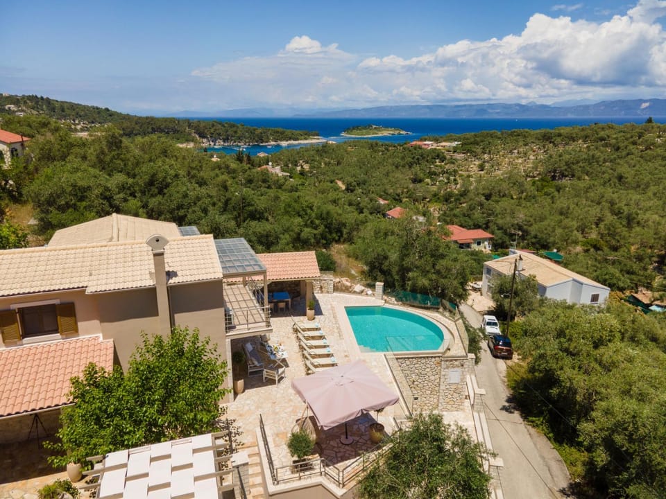 Villa Ozias a modern,spacious, swimmig pool villa. Villa in Peloponnese, Western Greece and the Ionian