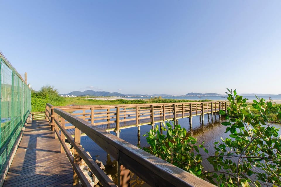 Apto Pé na Areia com Piscina N1298 Apartment in Florianopolis