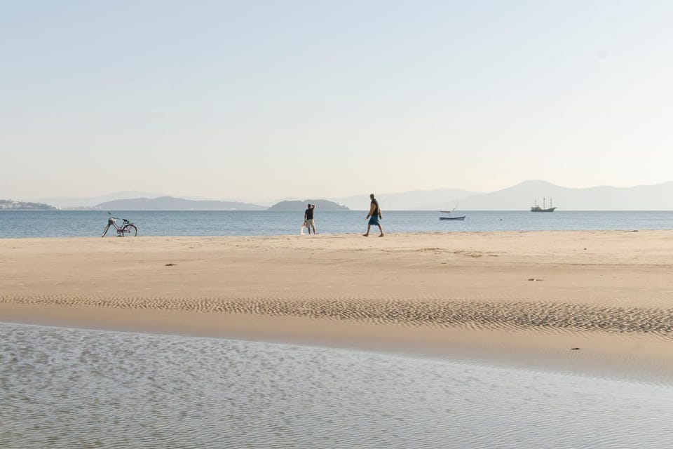 Apto Pé na Areia com Piscina N1298 Apartment in Florianopolis