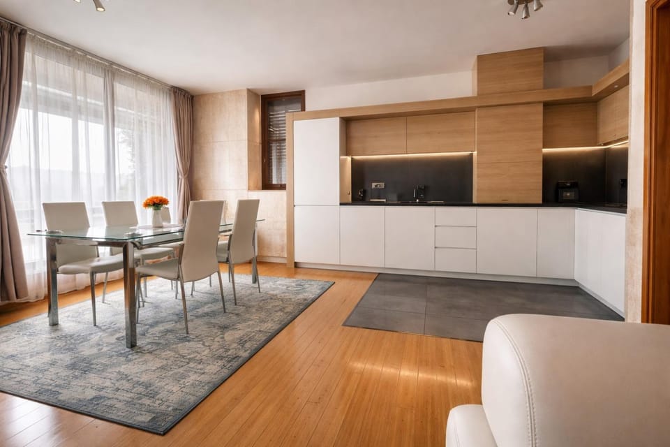 Communal lounge/ TV room, Kitchen or kitchenette, Living room, Dining area