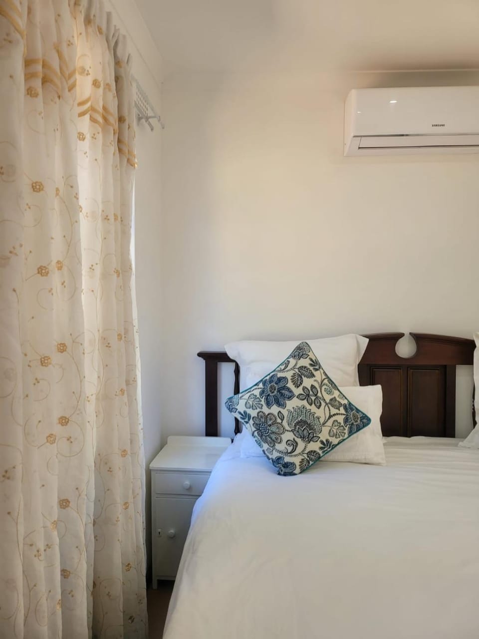 Bed, Photo of the whole room, Bedroom, air conditioner