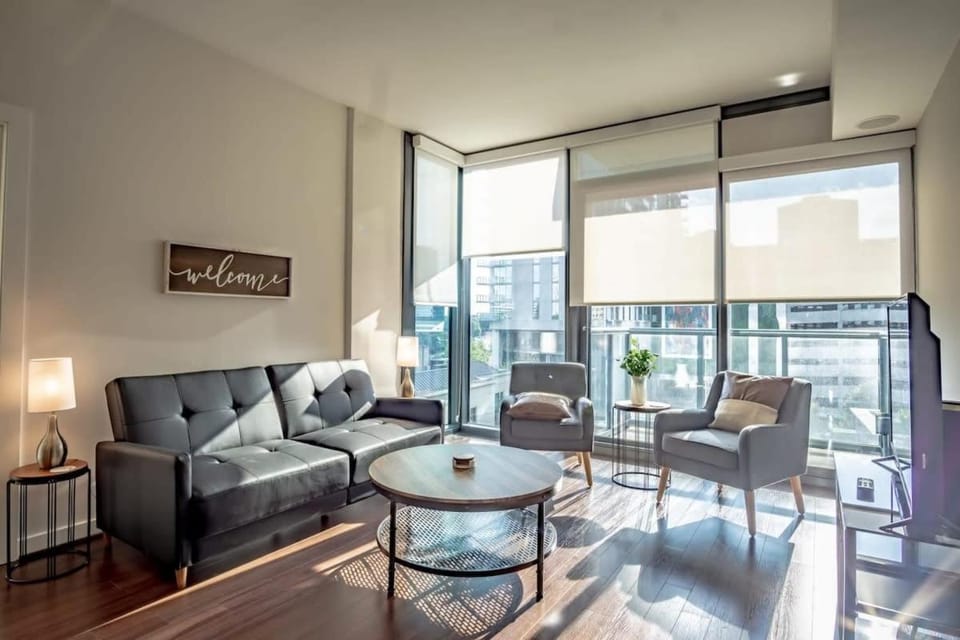 High Rise 2 Bedroom apartment in a Great location apts Apartment in Buckhead
