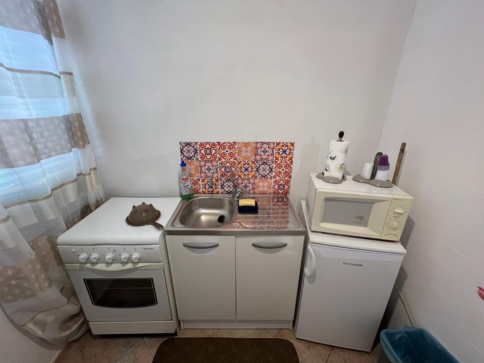 Kitchen or kitchenette, minibar, pet friendly, stove