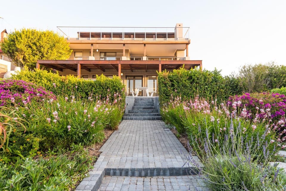 Property building, Facade/entrance, Garden
