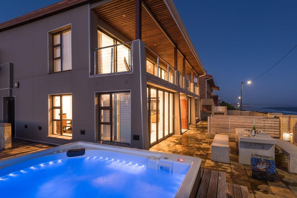 Property building, Hot Tub, Sunset