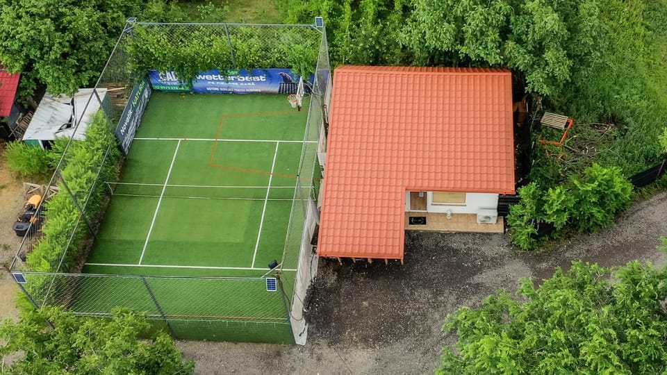 Tennis court