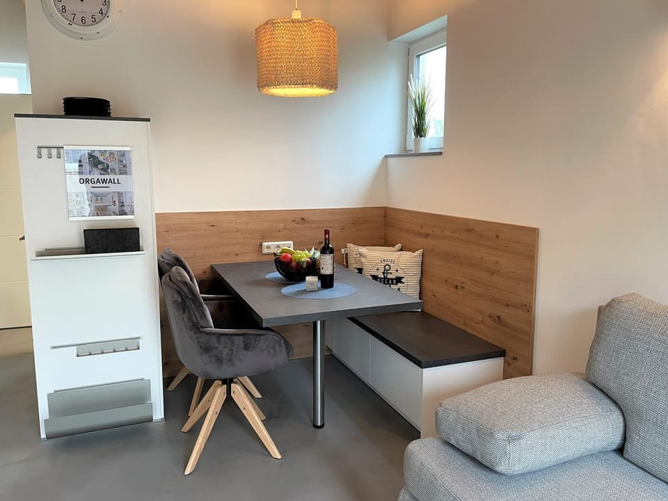 Coffee/tea facilities, Seating area, Dining area, Drinks