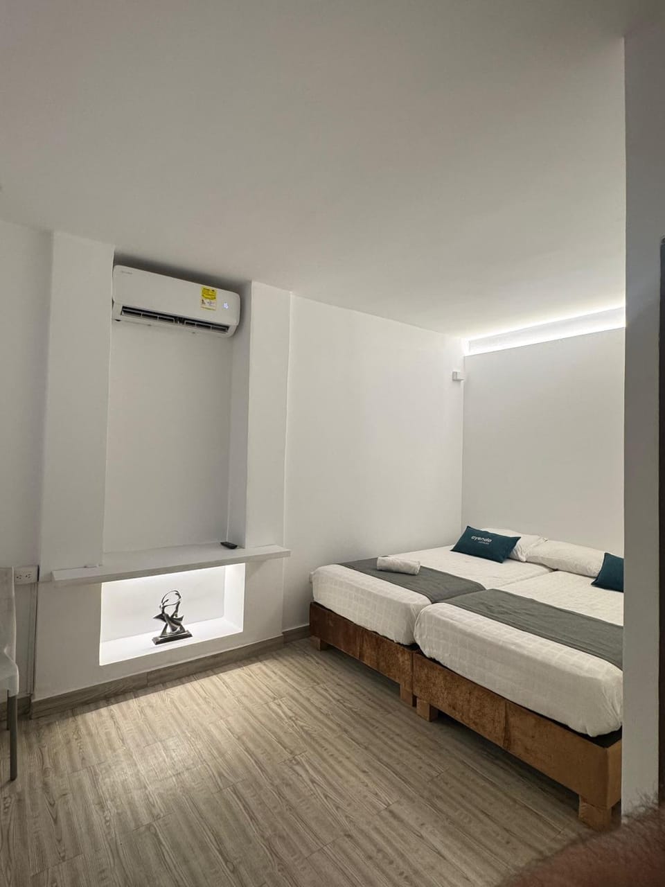 Bed, Photo of the whole room, Bedroom, air conditioner