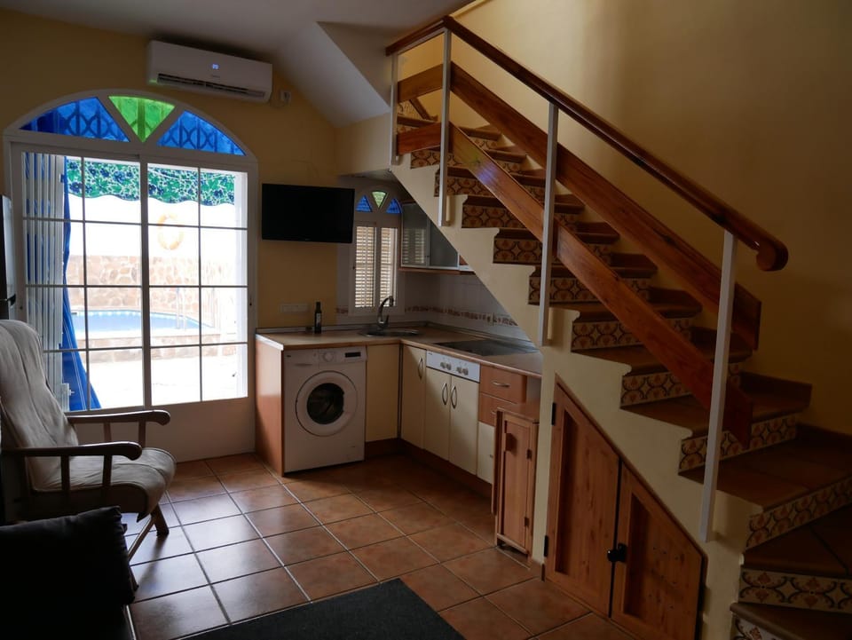 Communal lounge/ TV room, Kitchen or kitchenette, Area and facilities, washing machine