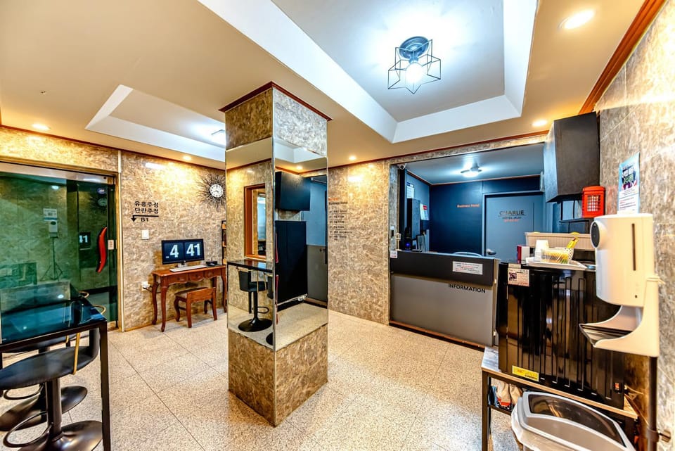 Lobby or reception, Seating area