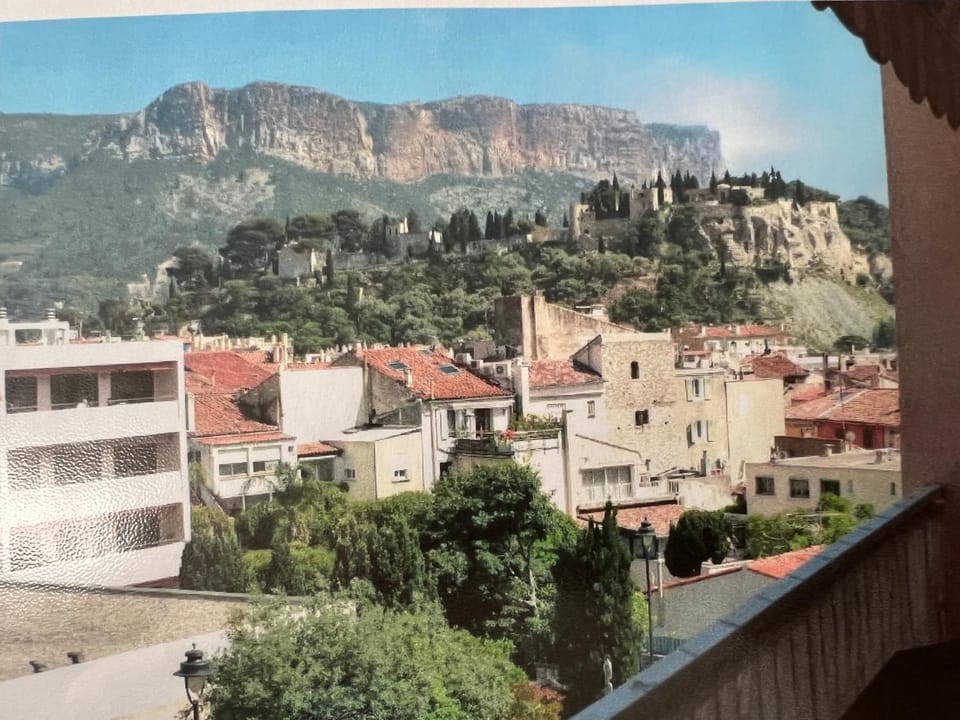 Nearby landmark, Natural landscape, City view