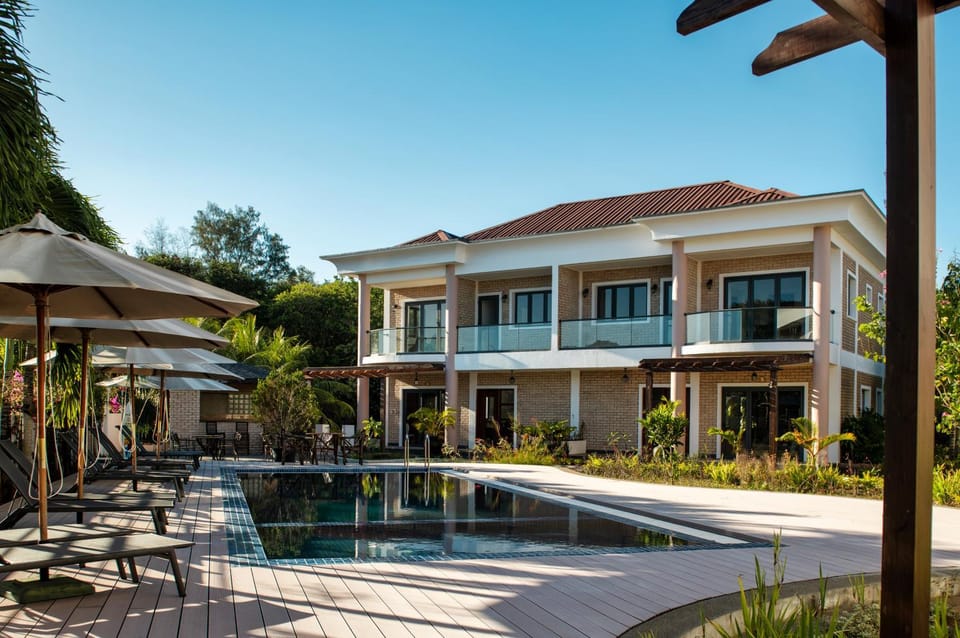 Patio, Pool view, Swimming pool