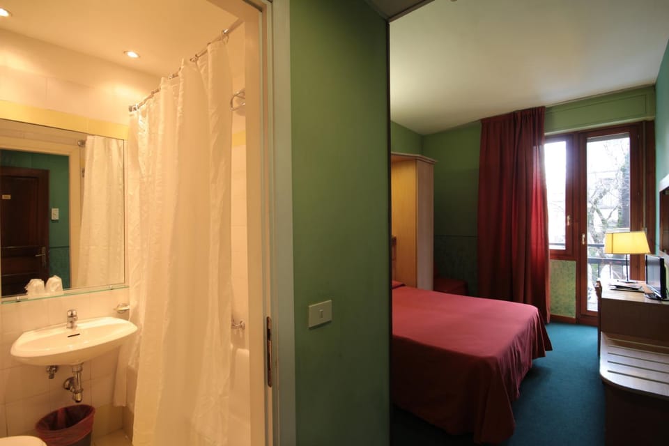 Bathroom, Photo of the whole room