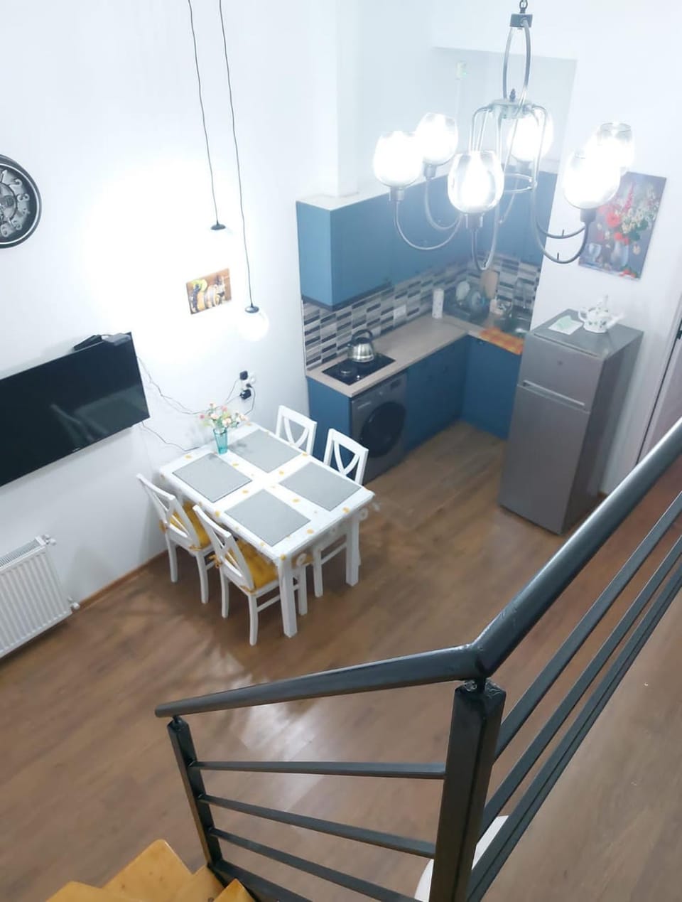 TV and multimedia, Kitchen or kitchenette, Living room, Photo of the whole room, Seating area, Dining area