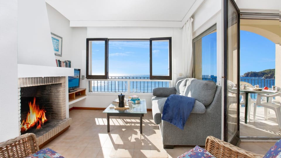 View (from property/room), Dining area, Sea view