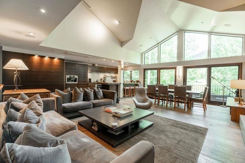 Northwoods Aspen Ski In Ski Out Access Apartment in Vail