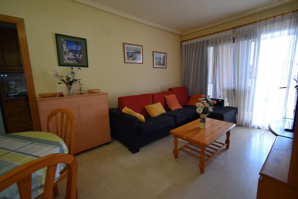 Communal lounge/ TV room, Living room, Dining area
