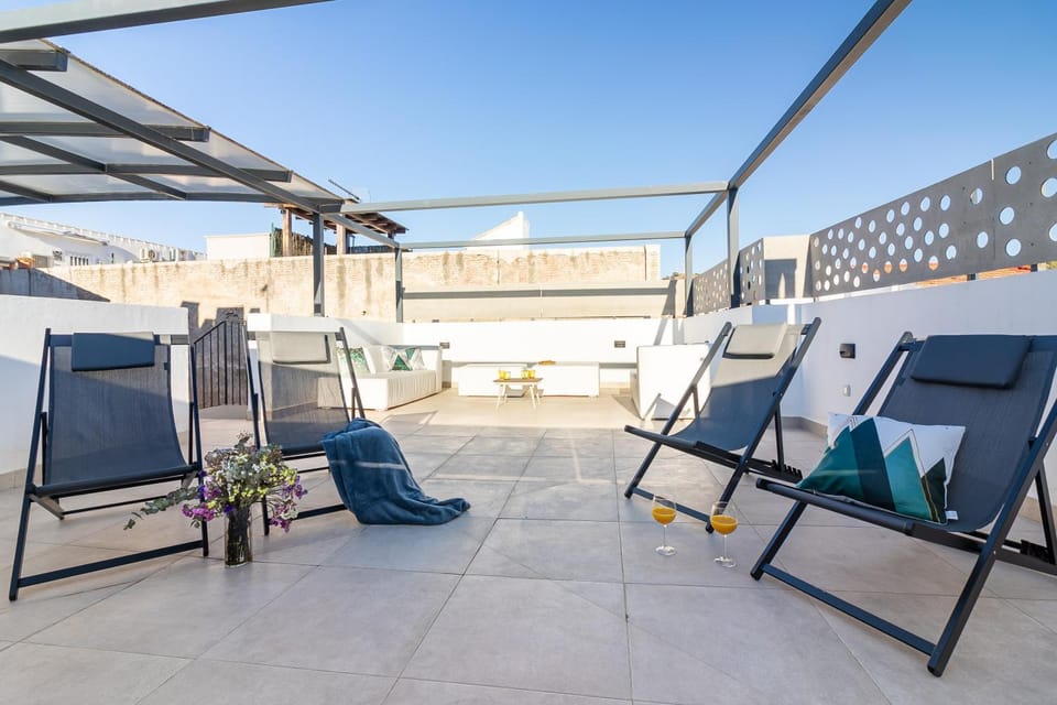 Patio, Off site, Solarium, Balcony/Terrace, Balcony/Terrace, On site, sunbed