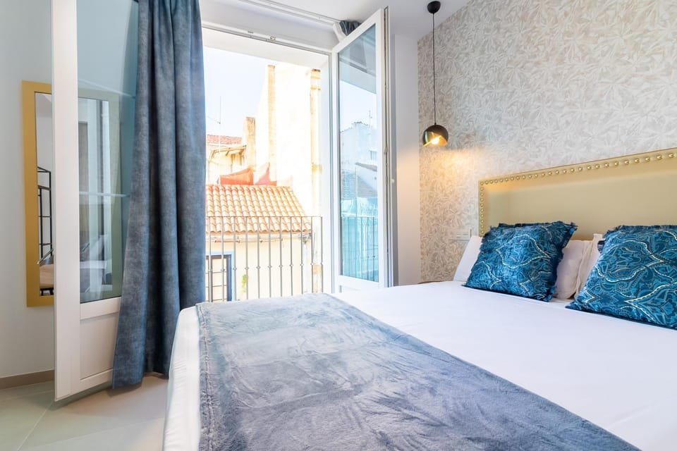 Bed, Balcony/Terrace, Bedroom