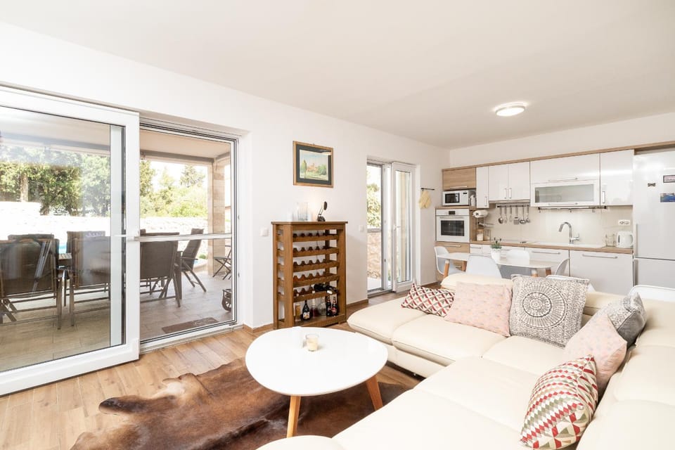 Kitchen or kitchenette, Seating area, Dining area, pet friendly