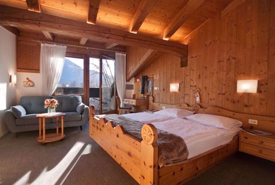 Living room, Photo of the whole room, Bedroom