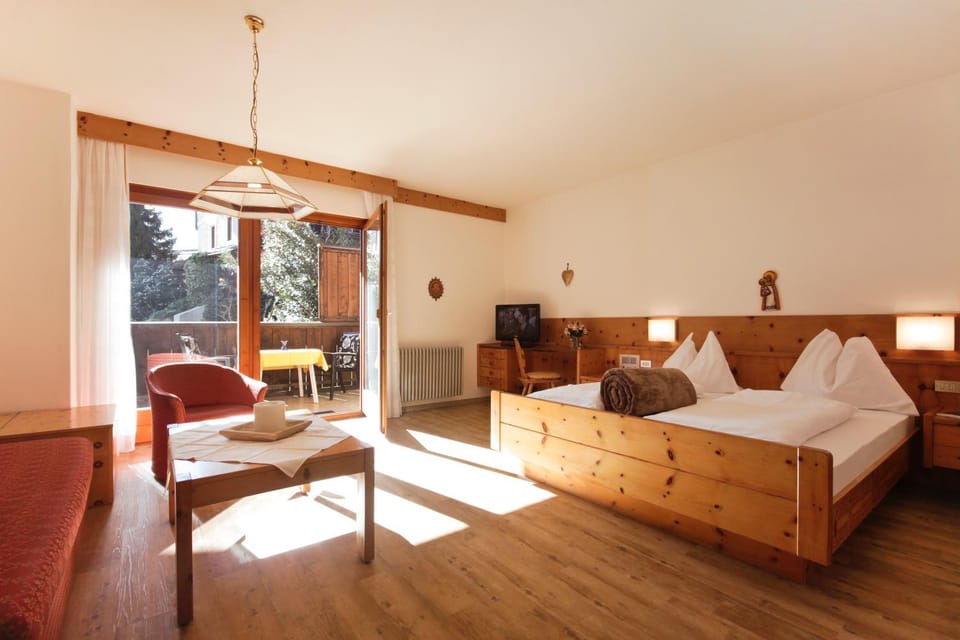 Living room, Photo of the whole room, Bedroom