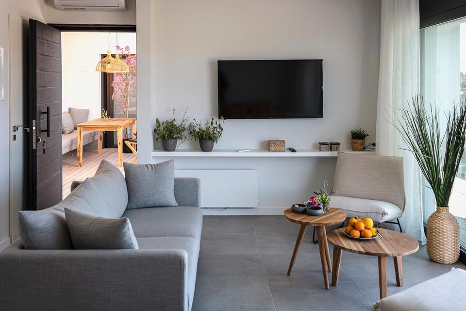 Communal lounge/ TV room, Living room