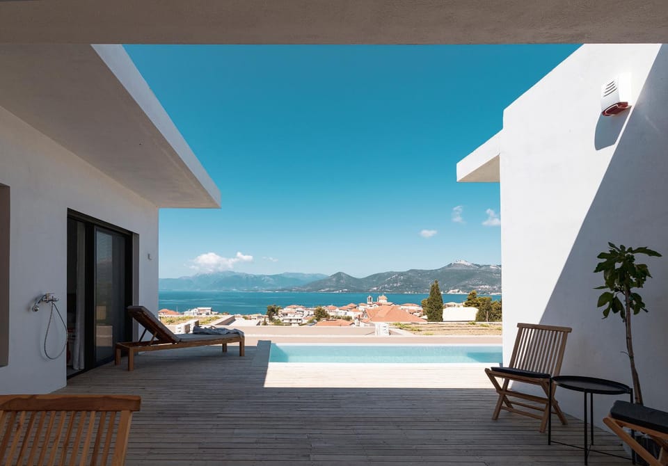 Property building, Sea view, Swimming pool, sunbed