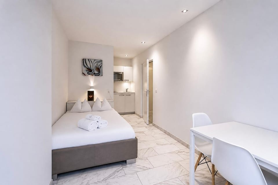 Bed, Photo of the whole room, Dining area, Bedroom, kitchen