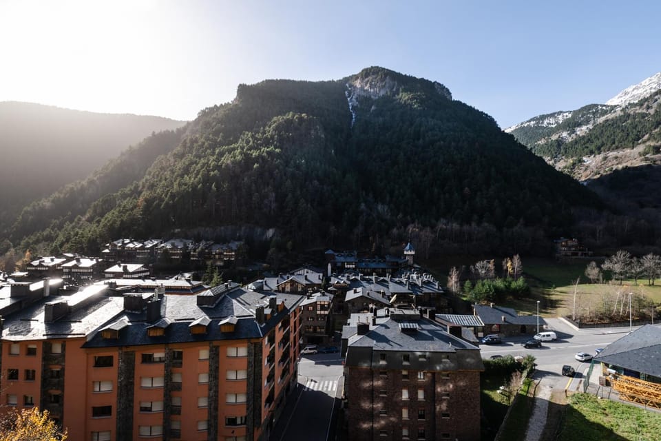 Barthe Holidays I Apartamento moderno en Arinsal 4PAX I Confort, Vistas, Parking I Pic Negre Apartment in Andorra