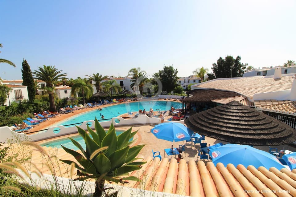 Property building, Off site, Day, On site, Swimming pool, Swimming pool, Swimming pool, Entertainment, Entertainment