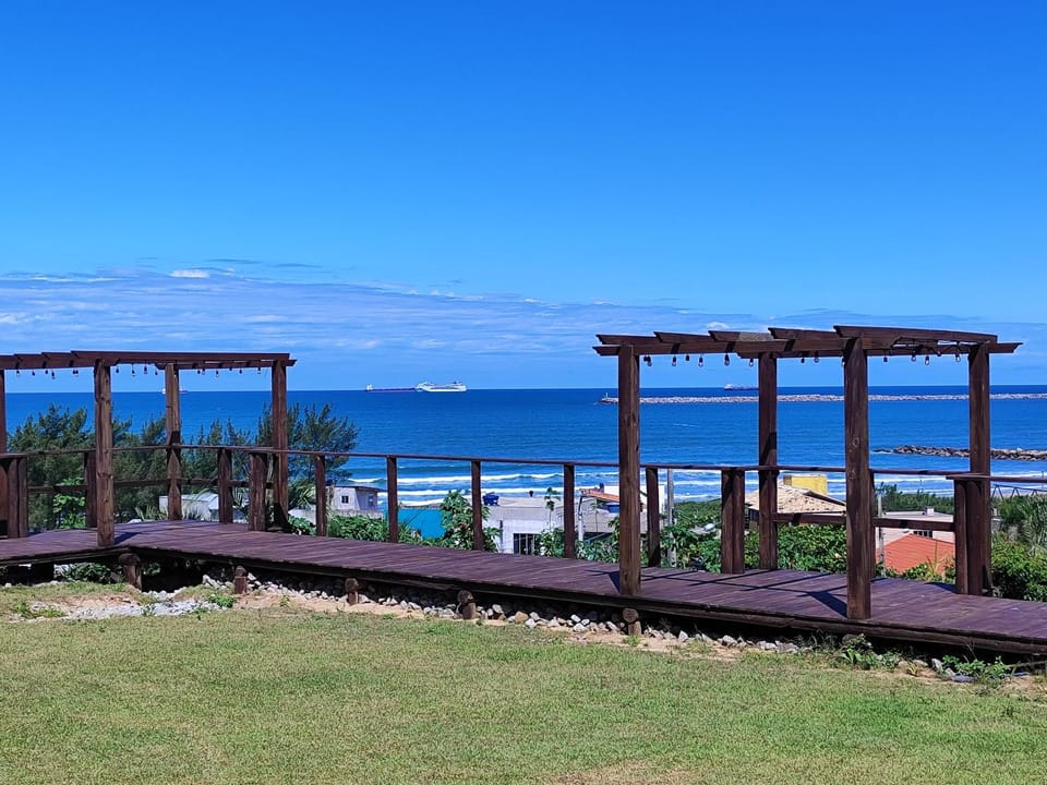 Chalé com Piscina Aquecida - Vista Panorâmica da Praia, a 200m do Mar, Sala de Jogos, Academia e Churrasqueira House in Imbituba