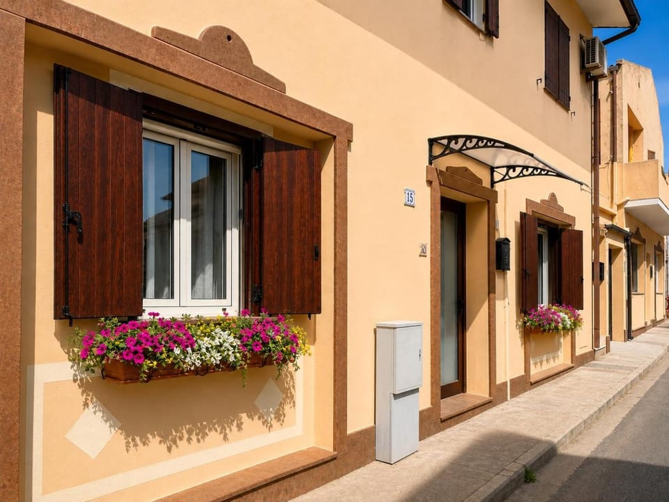 Property building, Day, Neighbourhood, City view, Street view