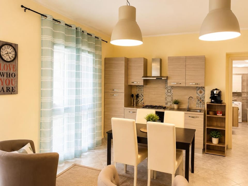 Coffee/tea facilities, Kitchen or kitchenette, Living room, Seating area, Dining area, Lunch, minibar, oven, stove, kitchen
