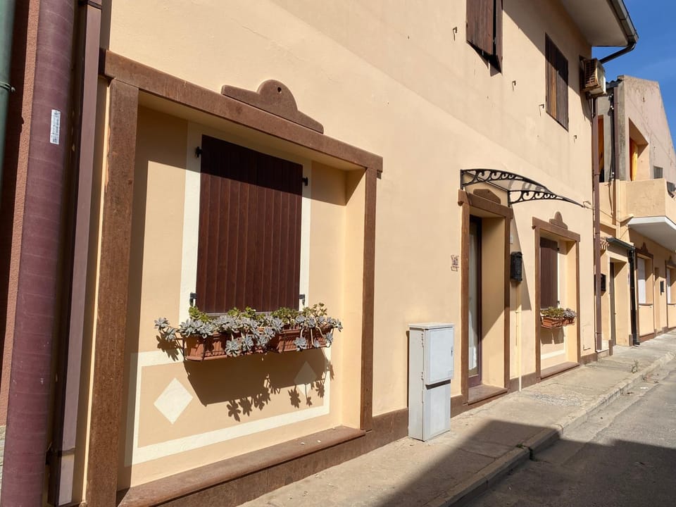 Property building, Facade/entrance, Neighbourhood, View (from property/room), Street view