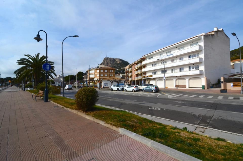 Property building, Facade/entrance, Off site