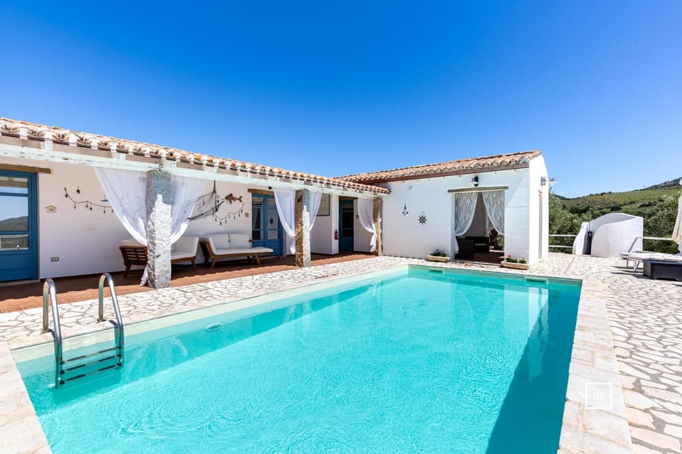 BeLocations - Villa Verdalma con piscina Privata Villa in Sardinia