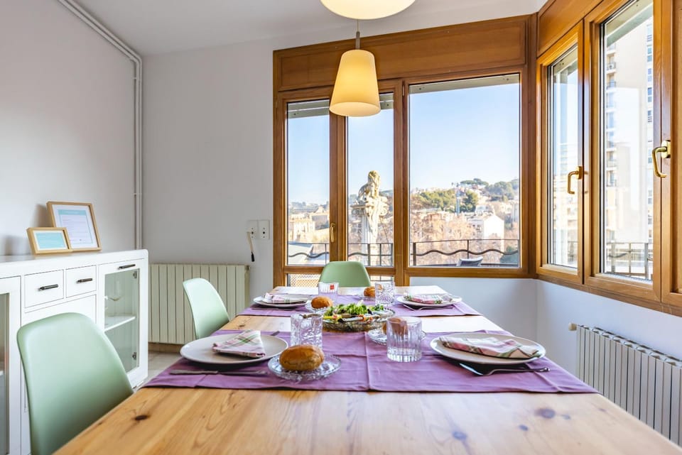 Dining area, City view