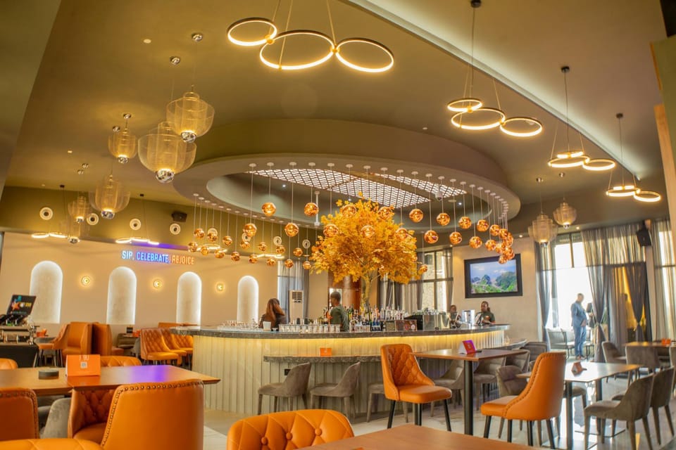 Restaurant/places to eat, Lounge or bar