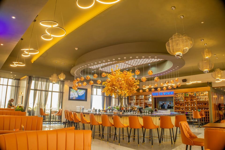 Restaurant/places to eat, Lounge or bar