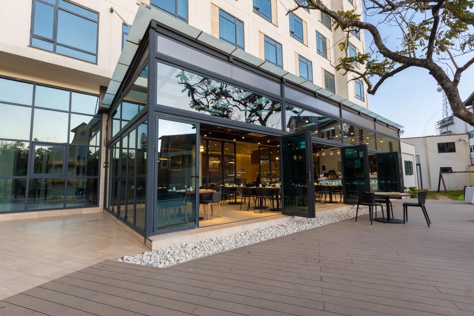 Restaurant/places to eat, Balcony/Terrace