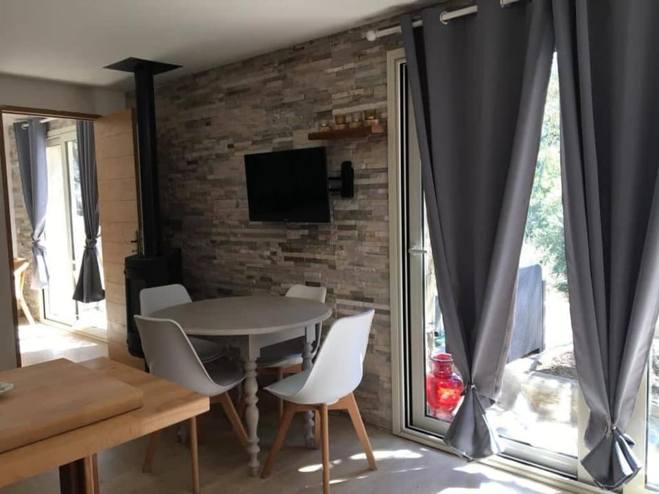 Petite maison en pierre LA MYRTE House in Corsica