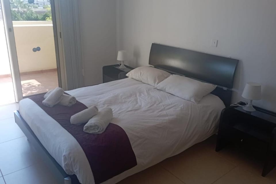 2 Bedroom House Sleeps 6 - Pool Hot tub Garden House in Paphos District
