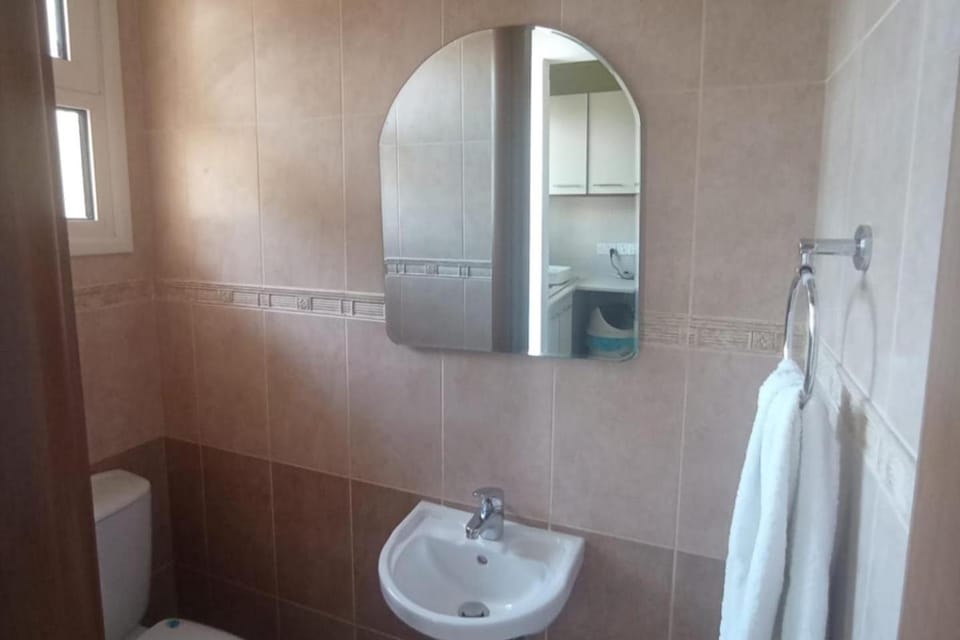 2 Bedroom House Sleeps 6 - Pool Hot tub Garden House in Paphos District