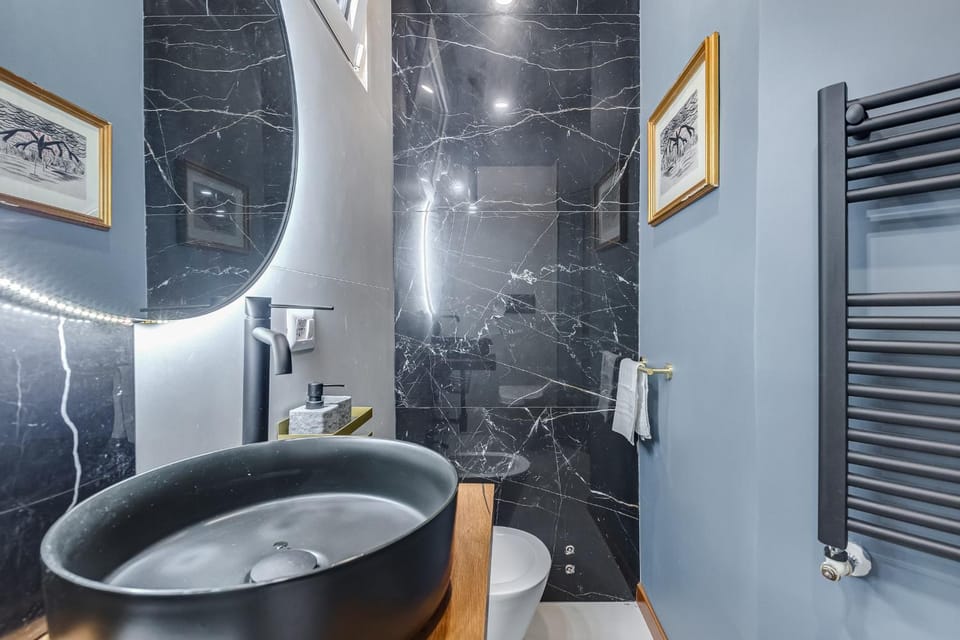 Toilet, Bathroom, towels