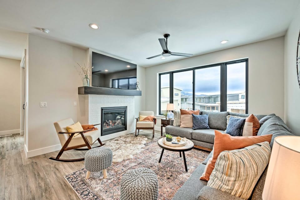 Newly-Built Lakeside Gem w/ Community Perks! House in Huntsville