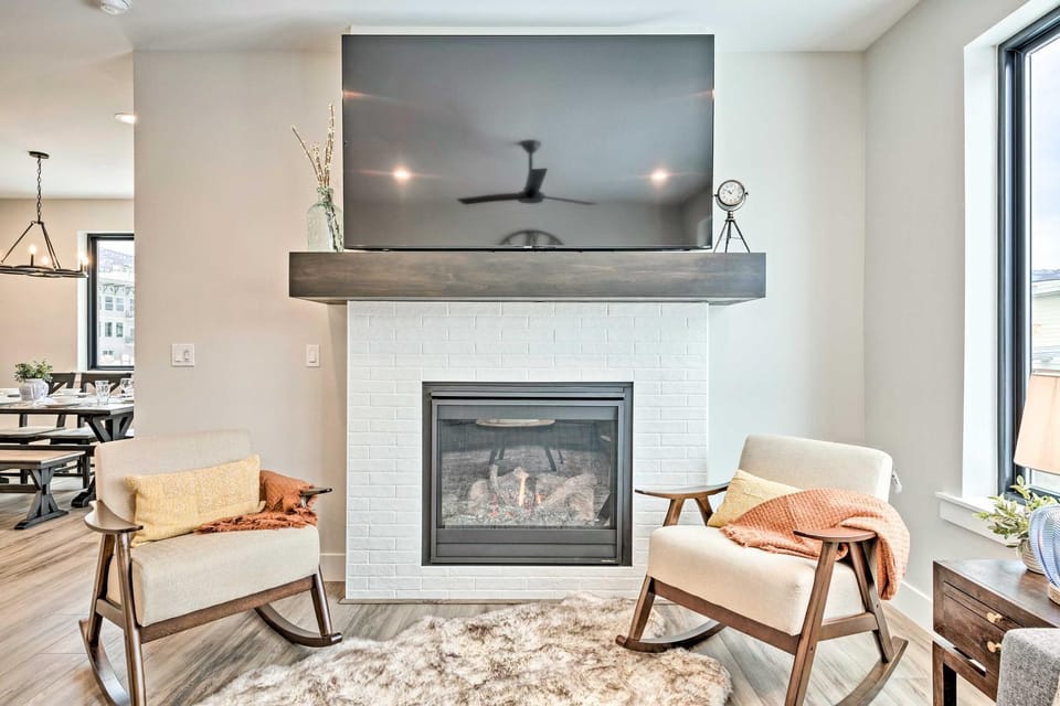 Newly-Built Lakeside Gem w/ Community Perks! House in Huntsville